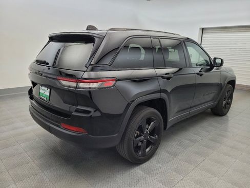 Used 2023 Jeep Grand Cherokee Altitude RWD image 9