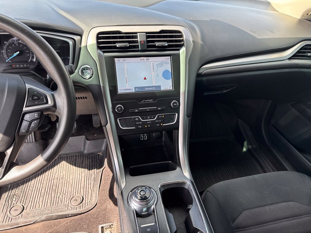 Used 2019 Ford Fusion SE FWD image 8