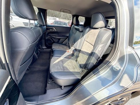 Used 2023 Mitsubishi Outlander SE image 27