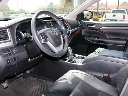 Used 2017 Toyota Highlander Limited AWD/4WD image 7
