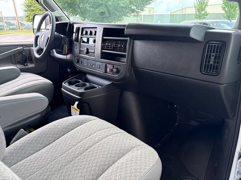 New 2026 GMC Savana 3500 LT w/ LT Preferred Equipment Group RWD image 28