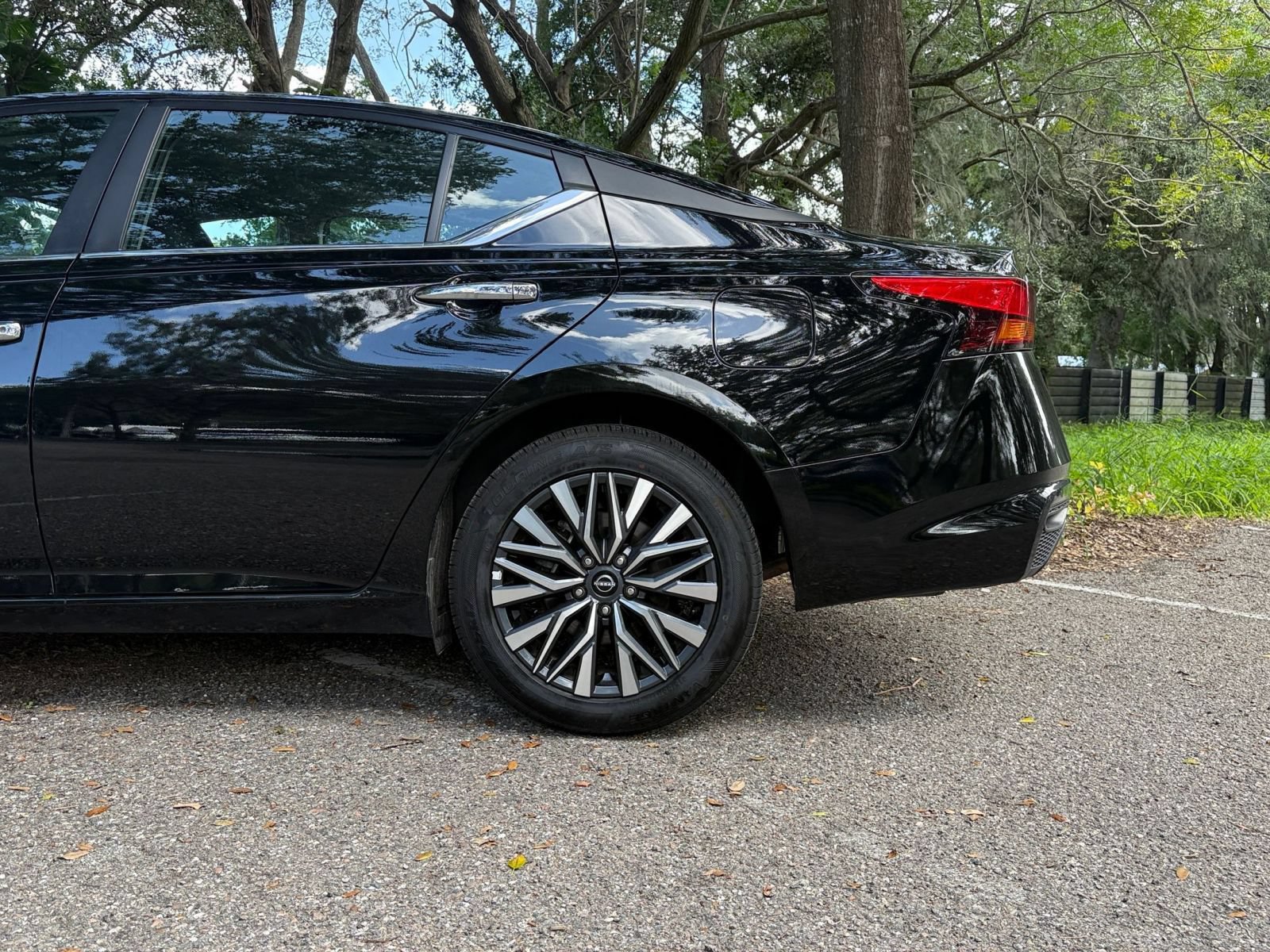 Used 2025 Nissan Altima 2.5 SV FWD image 9