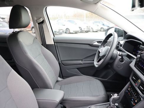 New 2026 Volkswagen Taos SE image 12