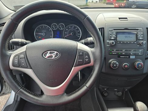Used 2010 Hyundai Elantra SE FWD image 16