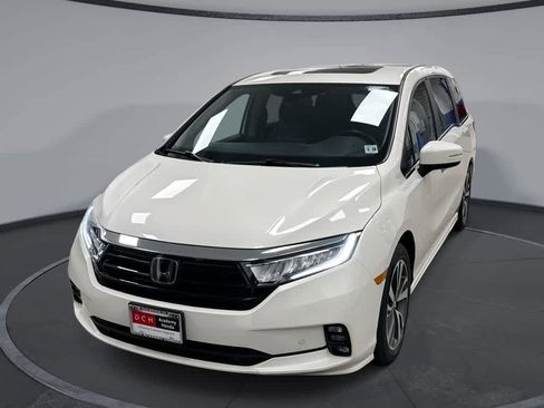 Used 2023 Honda Odyssey Touring image 1