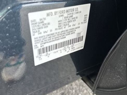 Certified 2024 Ford Edge Titanium w/ Equipment Group 301A AWD/4WD image 17