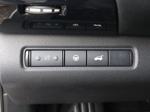 Used 2025 Nissan Pathfinder SV FWD image 15