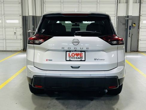 Used 2024 Nissan Rogue SV image 15