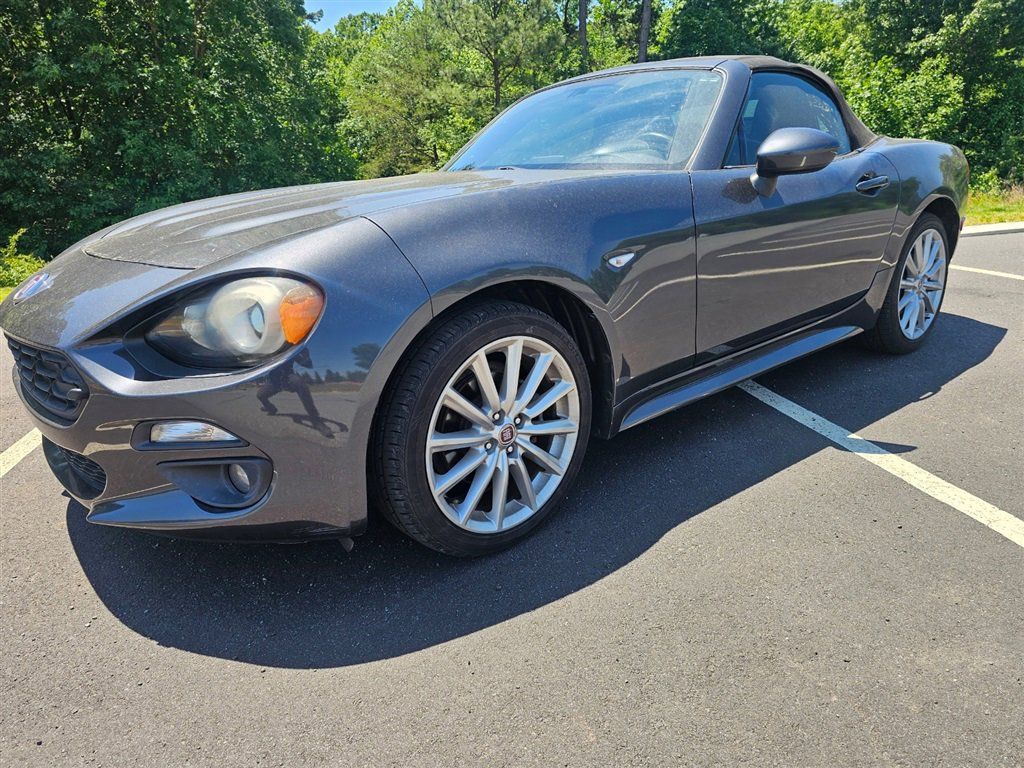 Used 2017 FIAT 124 Spider Lusso RWD image 1