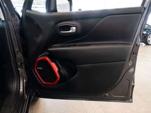 Used 2021 Jeep Renegade Trailhawk w/ Sun & Sound Group AWD/4WD image 25