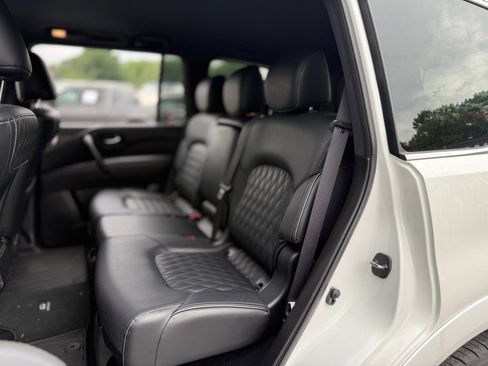 Used 2024 INFINITI QX80 Sensory w/ All-Season Package AWD/4WD image 32
