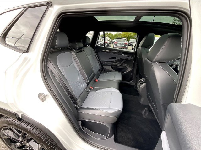 Used 2026 Volkswagen Tiguan SE R-Line AWD/4WD image 22
