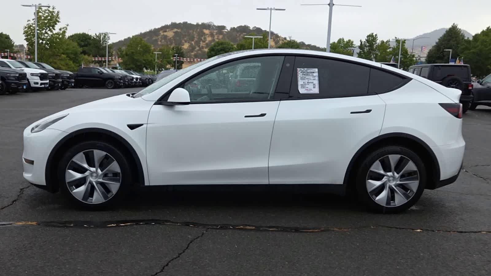 Used 2022 Tesla Model Y Long Range AWD/4WD image 5