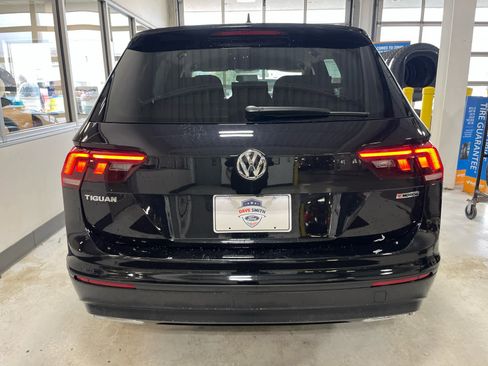 Used 2020 Volkswagen Tiguan S image 7
