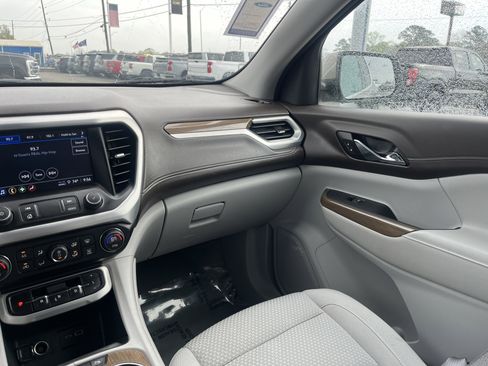 Used 2023 GMC Acadia SLE w/ Driver Convenience Package image 30