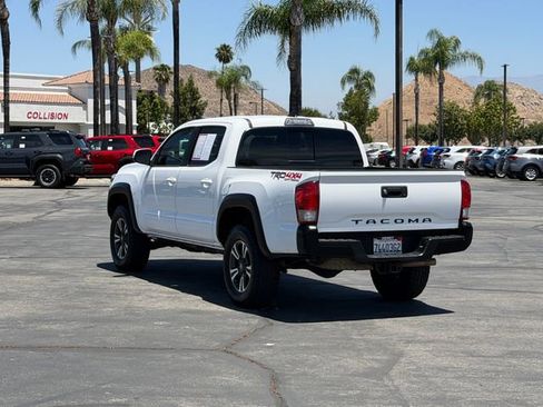 Used 2017 Toyota Tacoma TRD Off-Road w/ Tow Package (A/T) AWD/4WD image 8