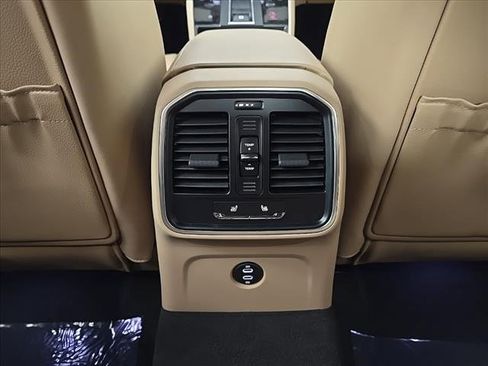 Certified 2025 Porsche Macan image 24