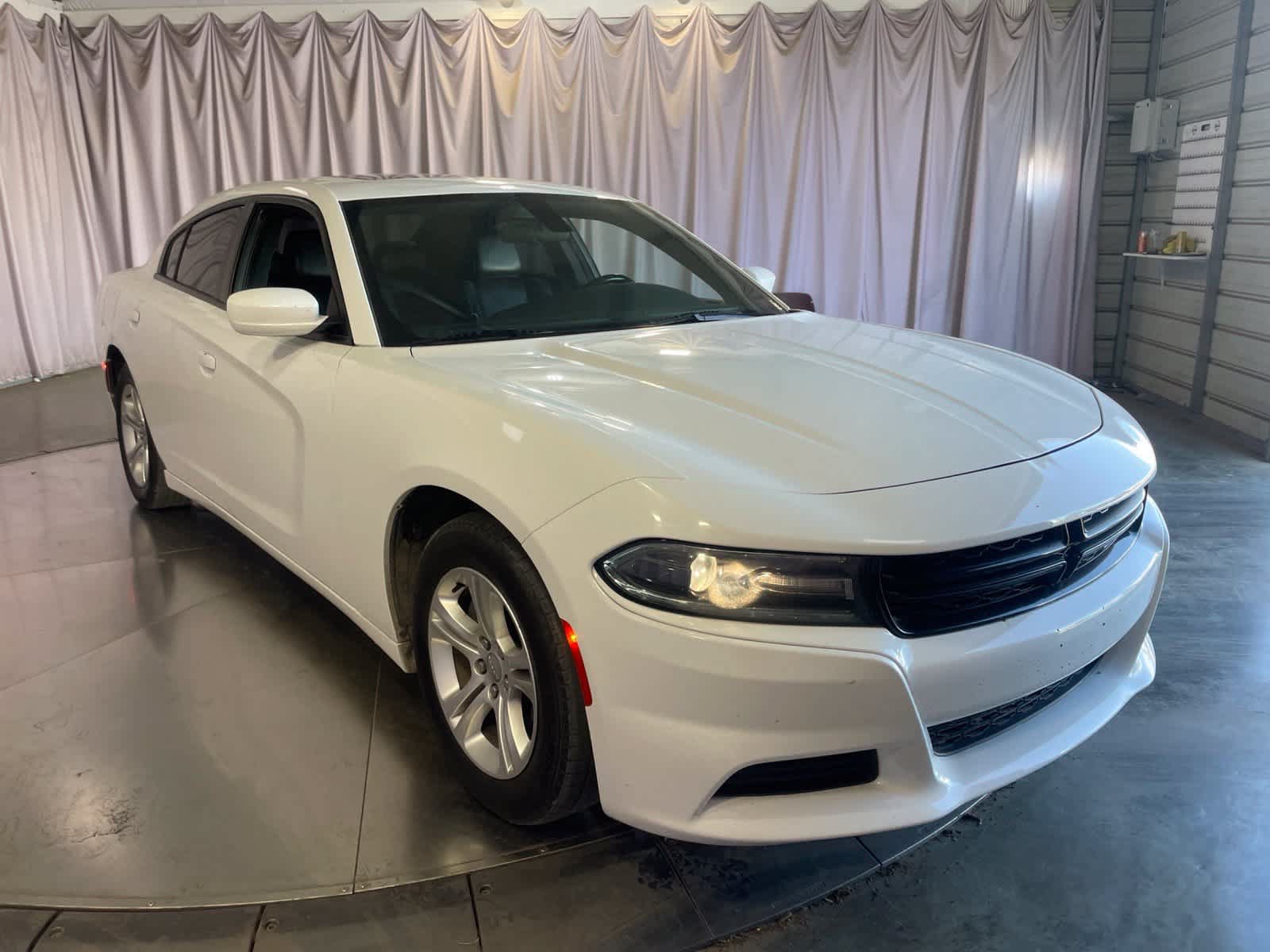 Used 2020 Dodge Charger SXT w/ Leather Interior Group RWD image 4