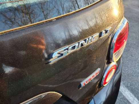 Used 2014 Chevrolet Sonic LT image 13