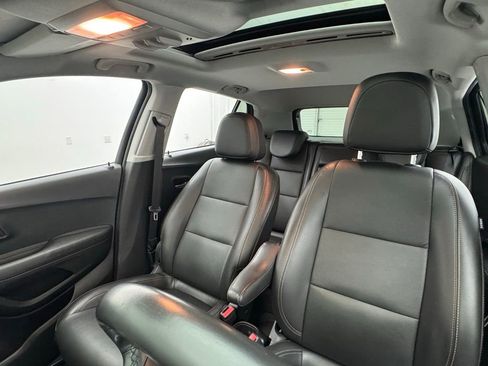 Used 2019 Chevrolet Trax Premier AWD/4WD image 16