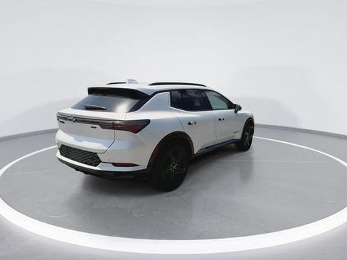 Used 2025 Chevrolet Equinox EV RS FWD image 11