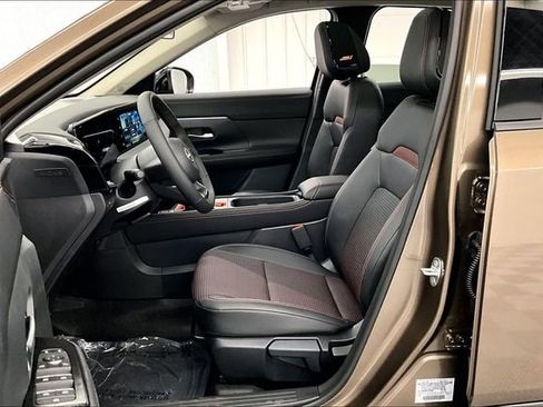 New 2026 Nissan Kicks SR w/ SR Premium Package AWD/4WD image 10