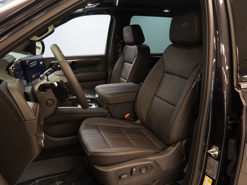 New 2026 Chevrolet Suburban High Country AWD/4WD image 3