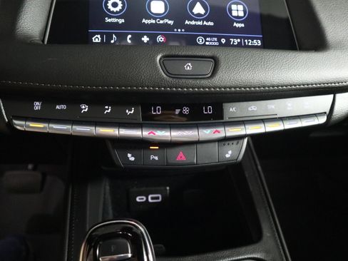 Used 2023 Cadillac XT4 Luxury w/ Cold Weather Package FWD image 33