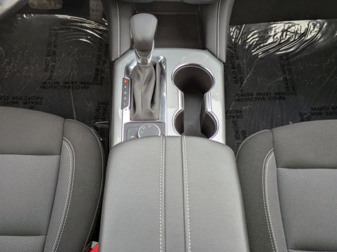 Used 2025 Chevrolet Blazer LT image 6