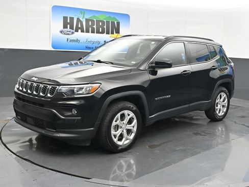 Used 2024 Jeep Compass Latitude AWD/4WD image 5