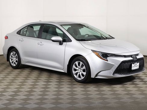 Used 2021 Toyota Corolla LE image 46