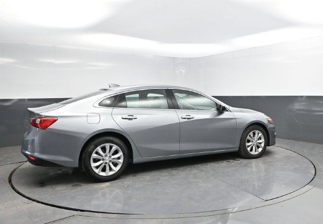 Used 2024 Chevrolet Malibu LT FWD image 2