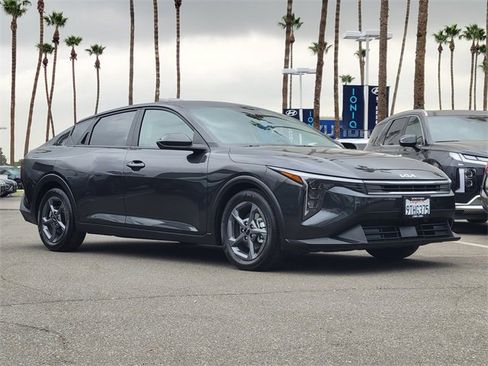 Used 2025 Kia K4 LXS image 28