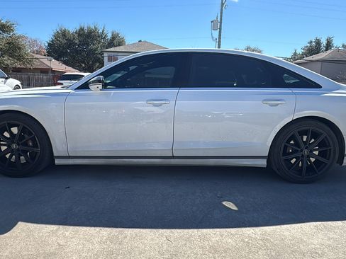 Used 2022 Audi S8 image 4