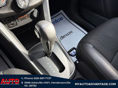 Used 2022 Chevrolet Trax LT w/ Driver Confidence Package image 19