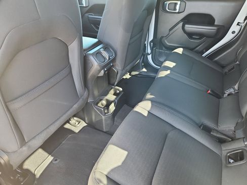 Used 2022 Jeep Gladiator Sport image 10