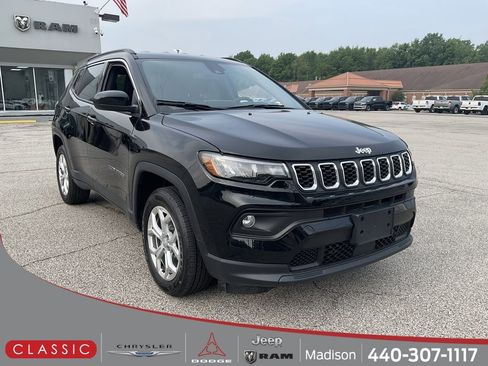 Used 2024 Jeep Compass Latitude image 1