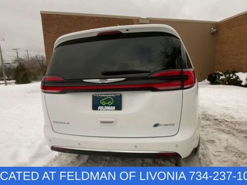 Used 2023 Chrysler Pacifica Limited image 7