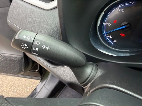 Certified 2025 Toyota RAV4 XLE image 32