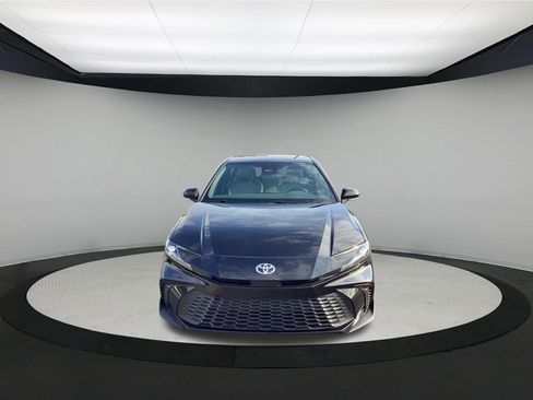 Used 2025 Toyota Camry SE AWD/4WD image 3