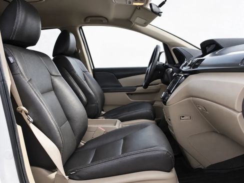 Used 2016 Honda Odyssey SE image 12