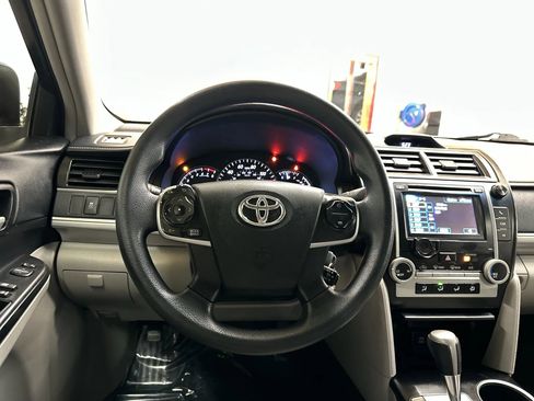Used 2013 Toyota Camry LE image 16