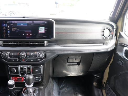 Used 2026 Jeep Gladiator Rubicon AWD/4WD image 18