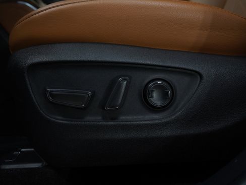 Used 2025 Toyota Highlander Platinum image 23