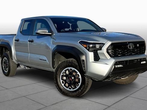 Used 2024 Toyota Tacoma TRD Off-Road image 2