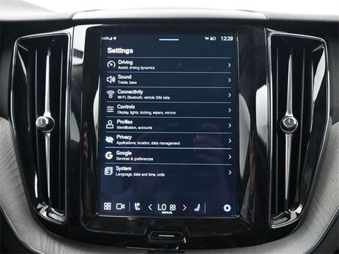 Used 2025 Volvo XC60 B5 Plus image 16