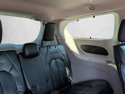 Used 2022 Chrysler Pacifica Touring-L FWD image 23