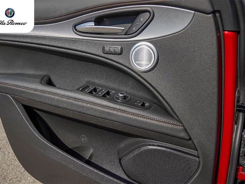 New 2025 Alfa Romeo Stelvio Sprint image 18