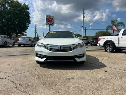 Used 2017 Honda Accord Touring image 8