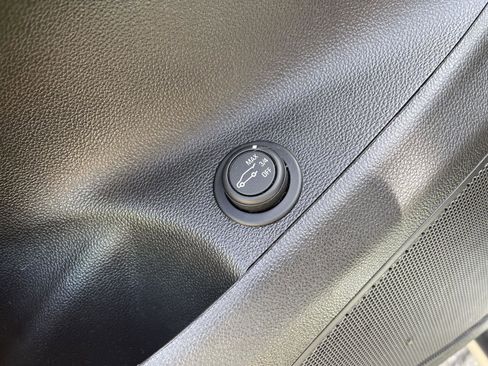 Used 2020 Buick Envision Essence FWD image 13